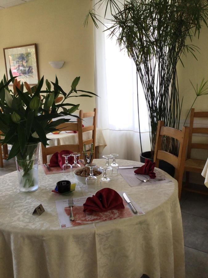 Hotel Restaurant Les Touristes Vals-les-Bains Ngoại thất bức ảnh